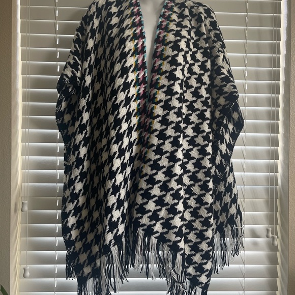 Chico’s Houndstooth Ruana Ponchó - Picture 7 of 10